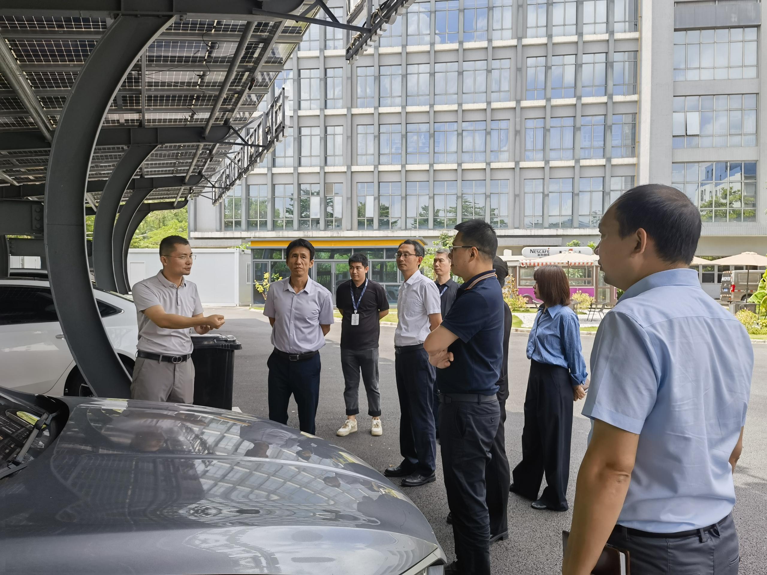 深物业集团一行莅临pa视讯考察交流，共筑“绿色低碳”新篇章